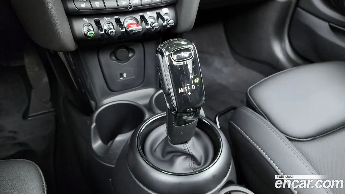Mini Cooper Convertible 2024 из KR, фото 7