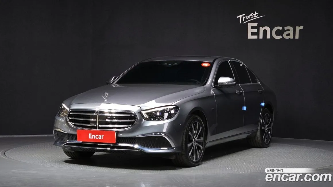 Mercedes-Benz E-Class — фото 1