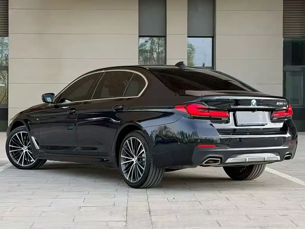 BMW 5 Series — фото 9