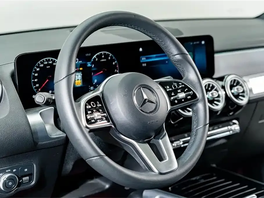 Mercedes-Benz GLB — фото 2