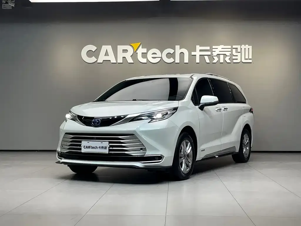 Toyota Sienna — фото 1