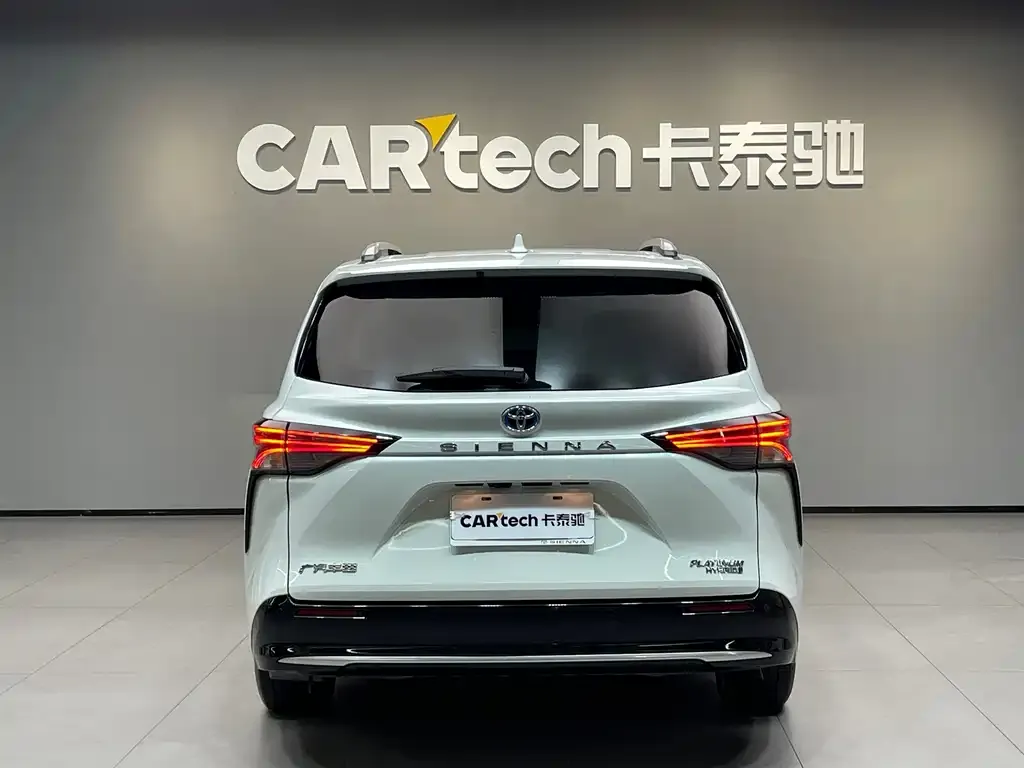 Toyota Sienna — фото 5