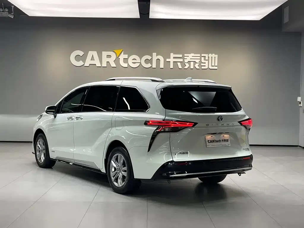 Toyota Sienna — фото 4