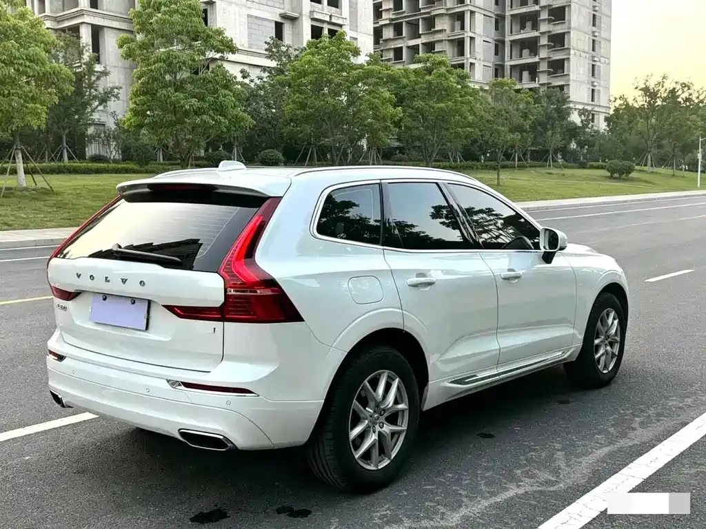 Volvo XC60 — фото 6