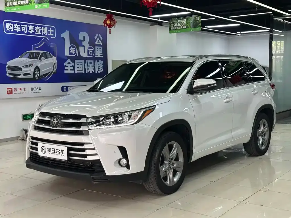 Toyota Highlander — фото 1