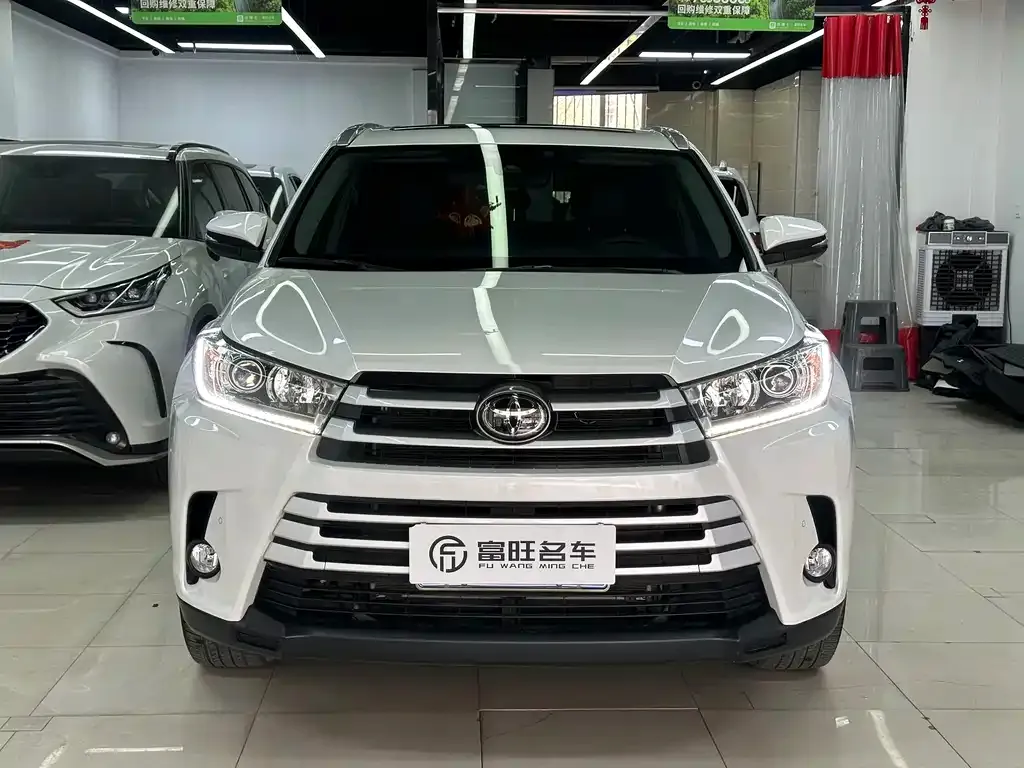 Toyota Highlander — фото 10