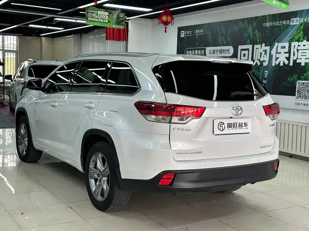 Toyota Highlander — фото 8