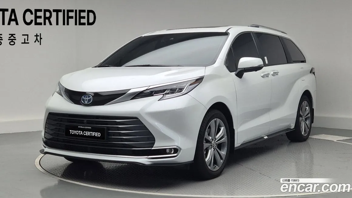 Toyota Sienna — фото 1