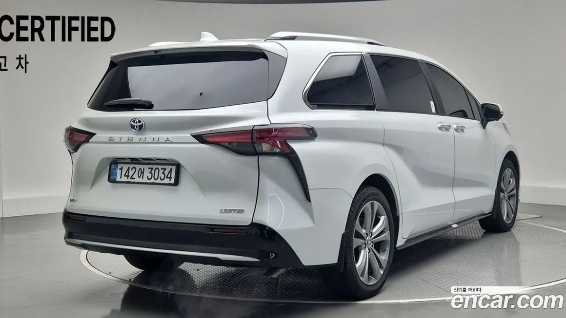 Toyota Sienna — фото 5