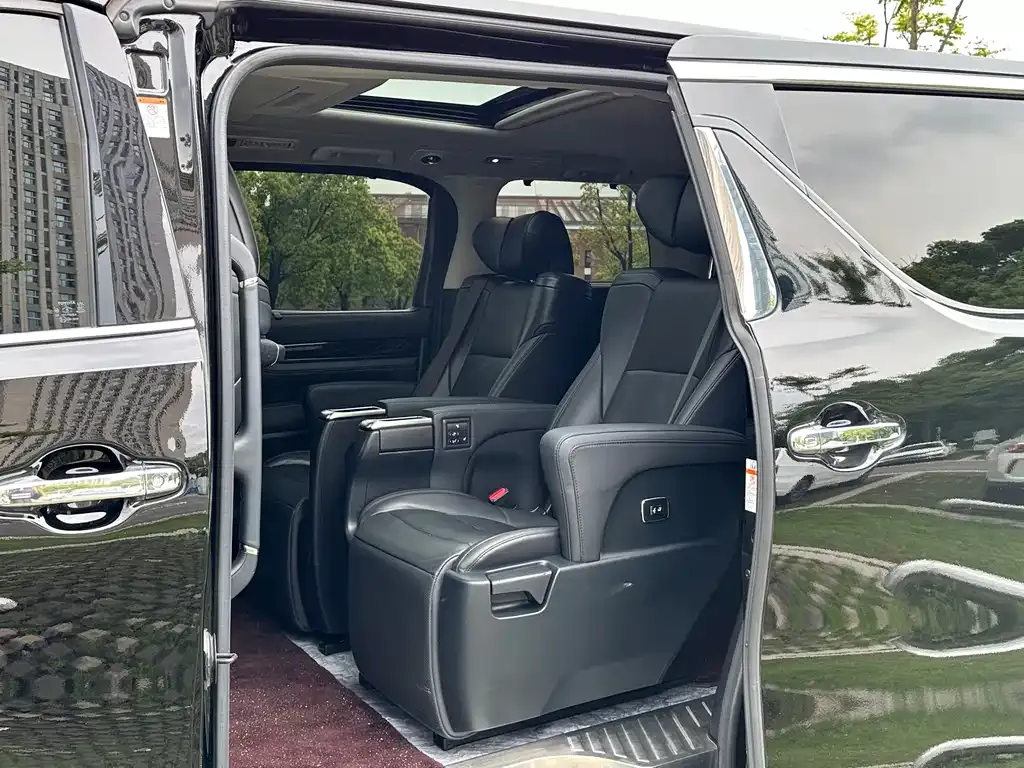 Toyota Vellfire — фото 5