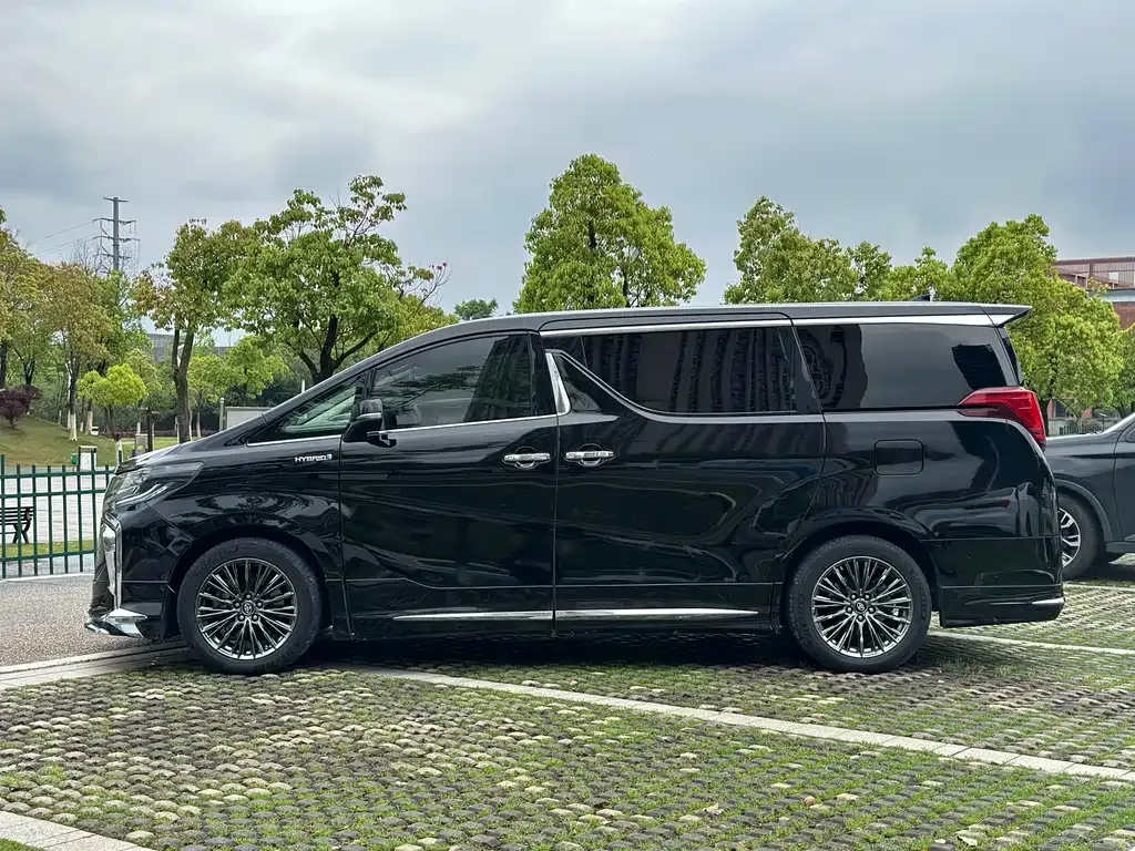 Toyota Vellfire — фото 6