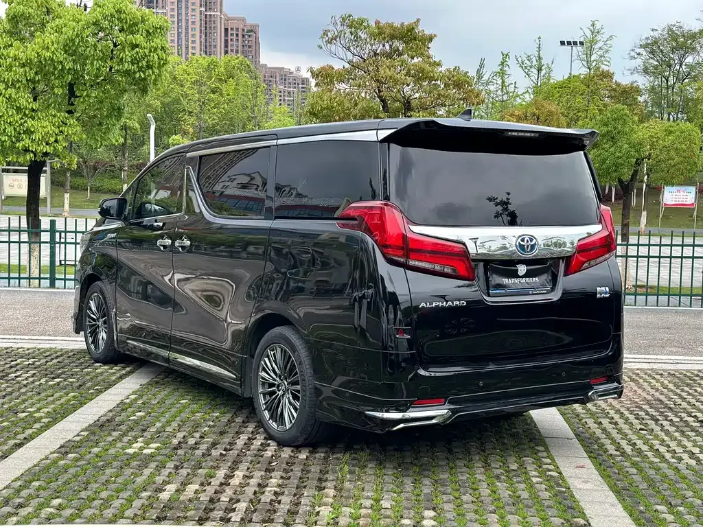 Toyota Vellfire — фото 2