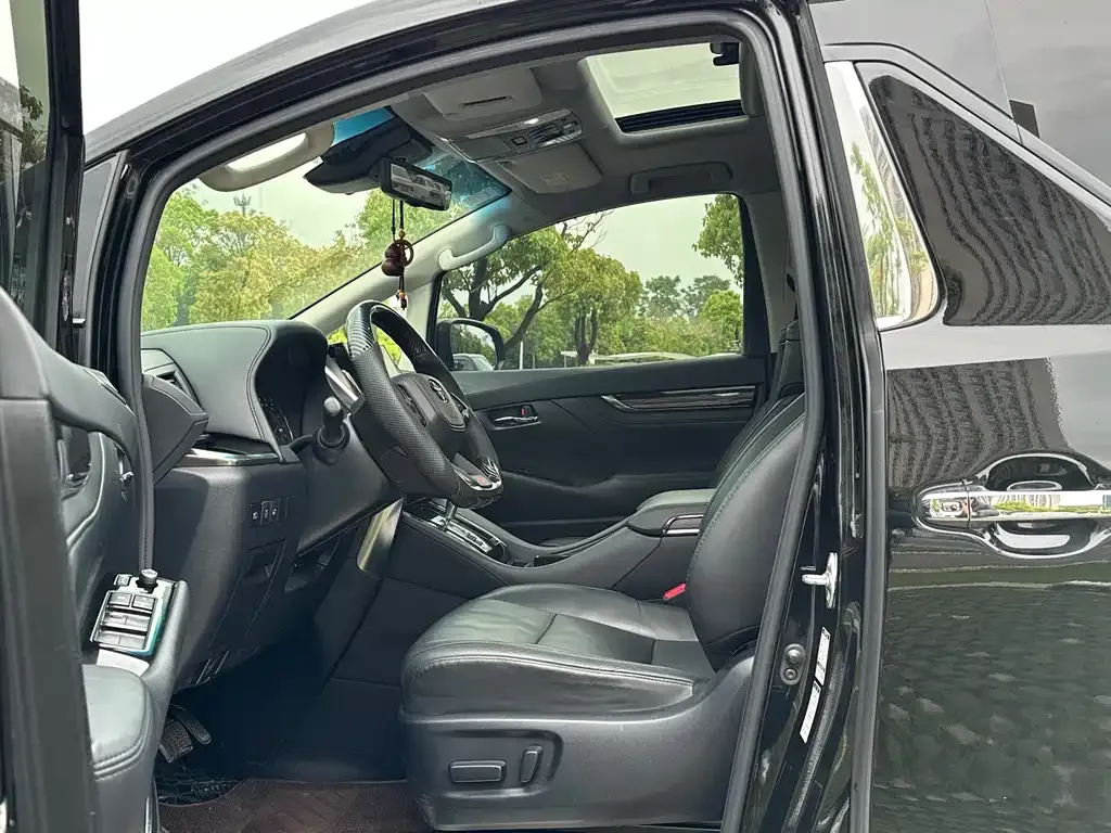 Toyota Vellfire — фото 4