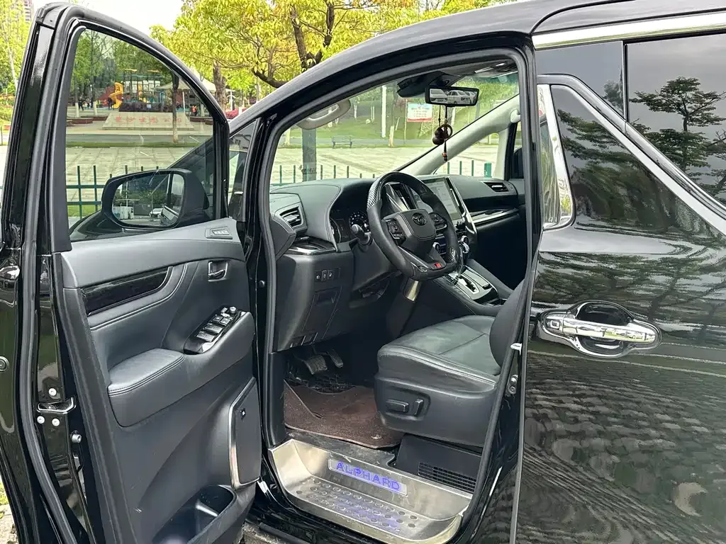 Toyota Vellfire — фото 8