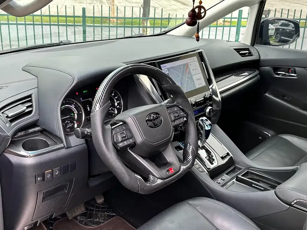 Toyota Vellfire — фото 3