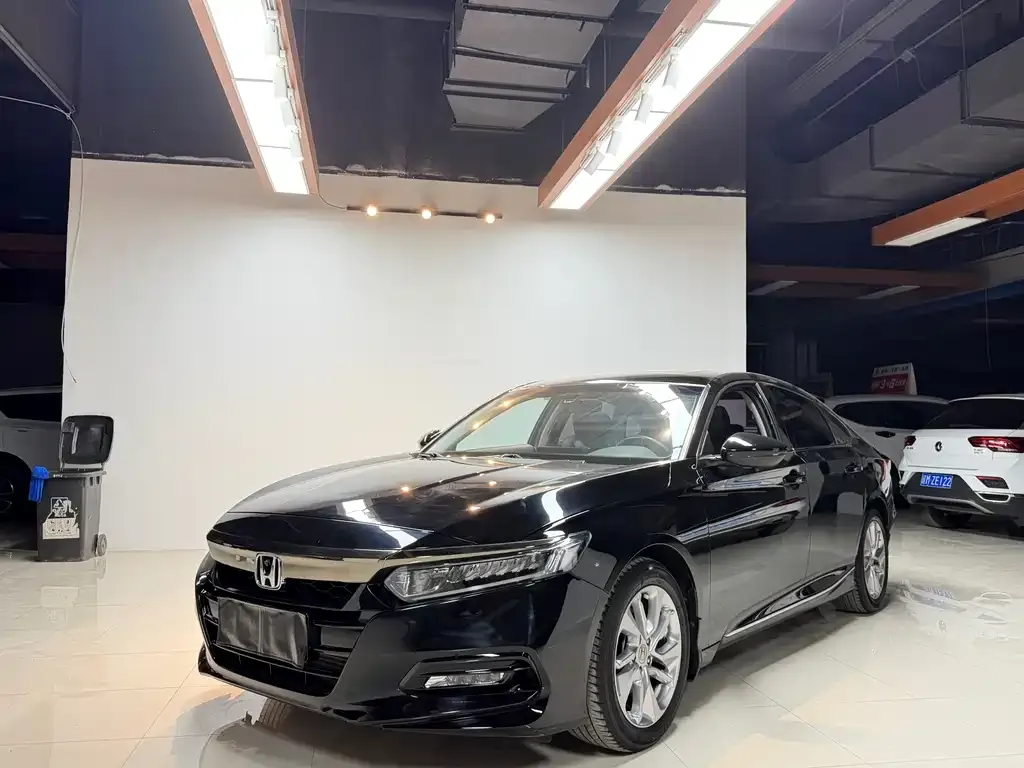 Honda Accord — фото 1