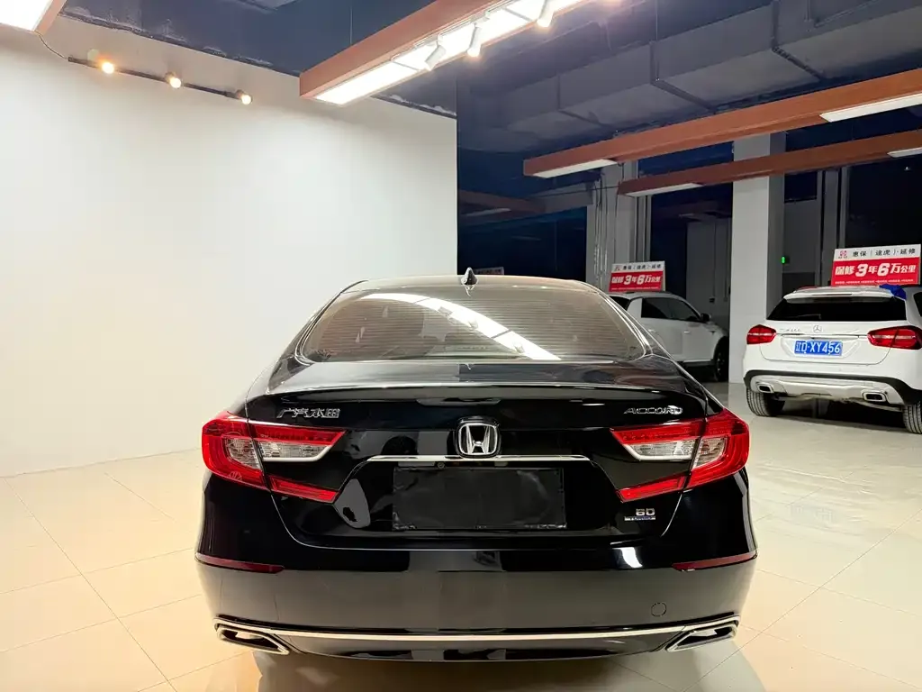Honda Accord — фото 9