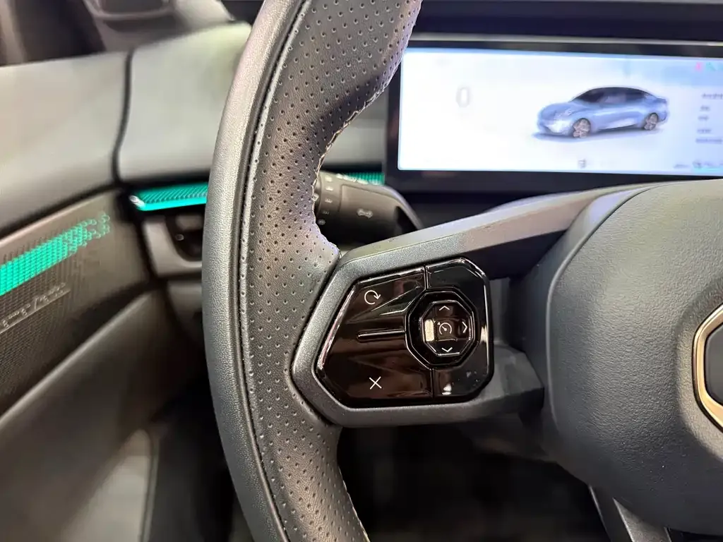 Lynk & Co 07 EM-P — фото 5