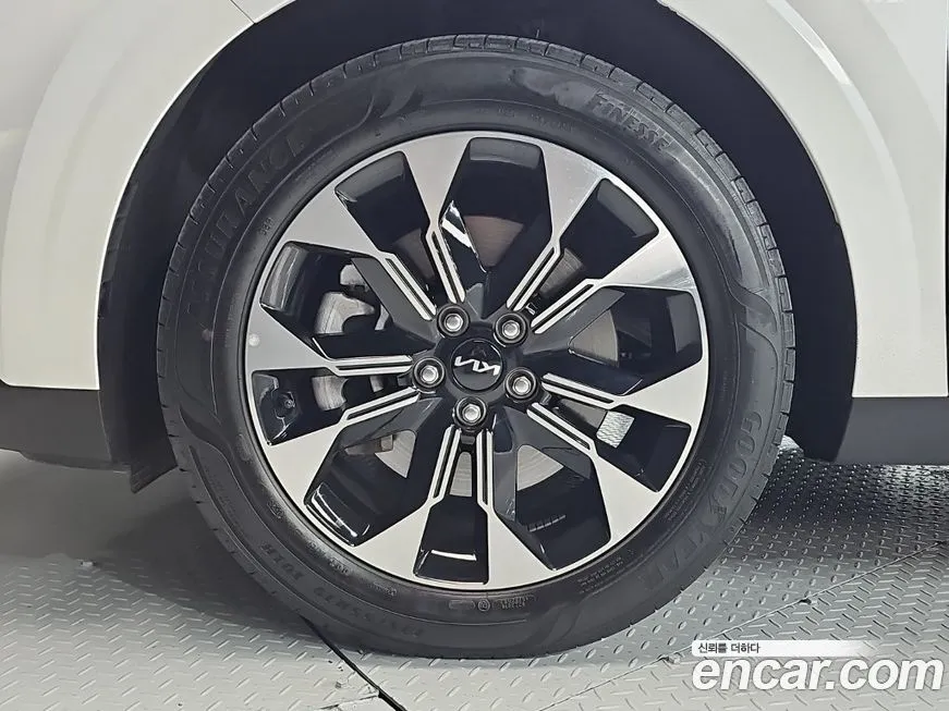 Kia Carnival — фото 10