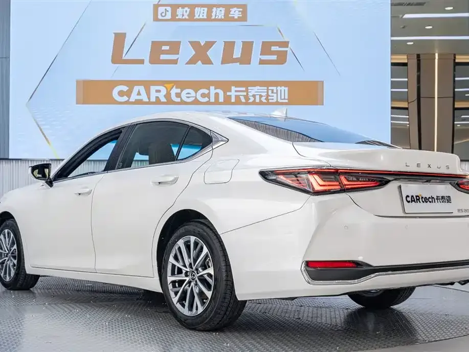 Lexus ES — фото 8