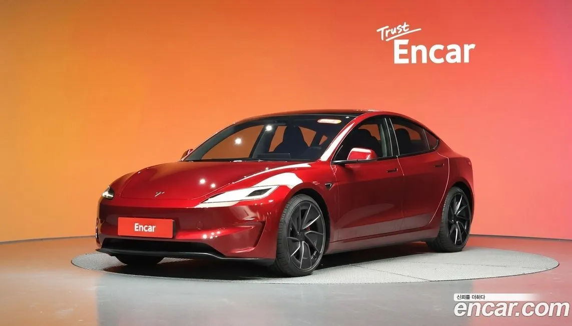 Tesla Model 3 — фото 1