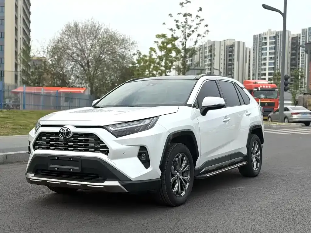 Toyota RAV4 — фото 1