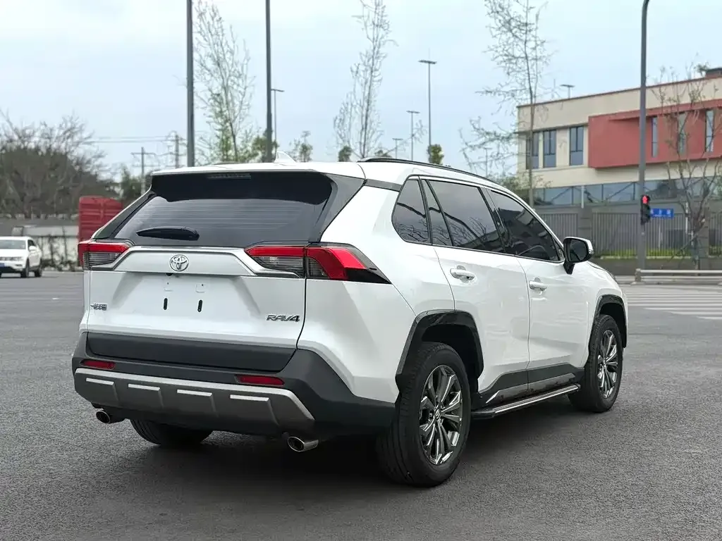 Toyota RAV4 — фото 2