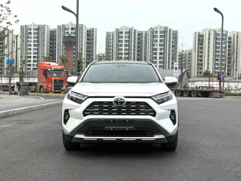 Toyota RAV4 — фото 5