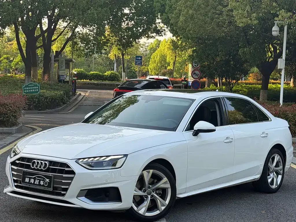 Audi A4L 2021 из CN, фото 1