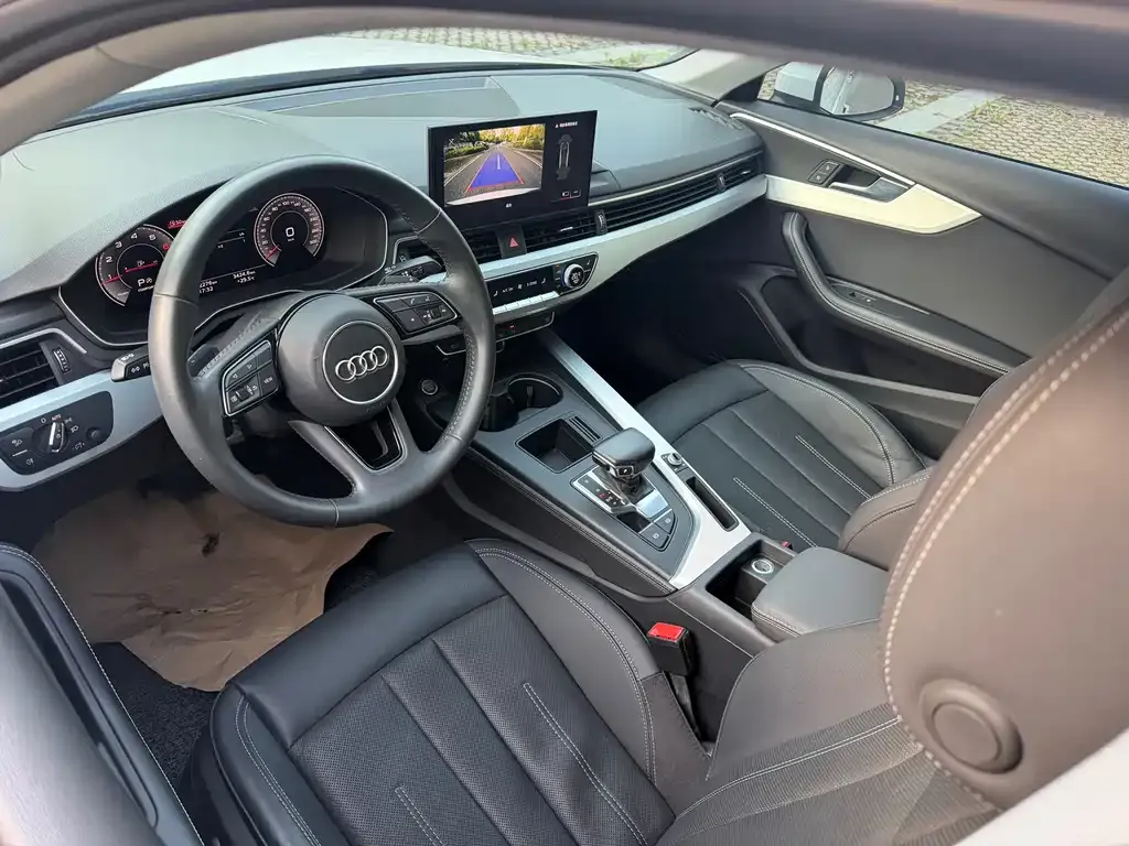 Audi A4L 2021 из CN, фото 8