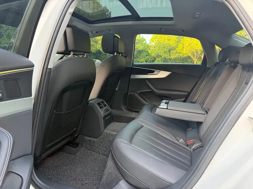 Audi A4L 2021 из CN, фото 4