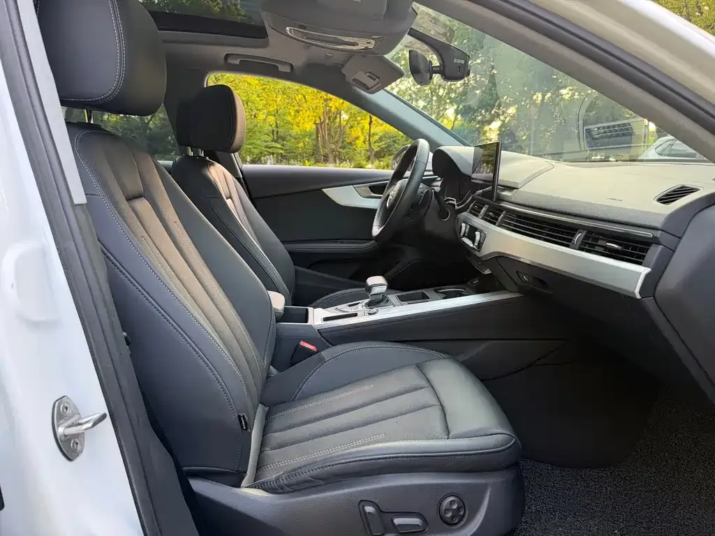 Audi A4L 2021 из CN, фото 3