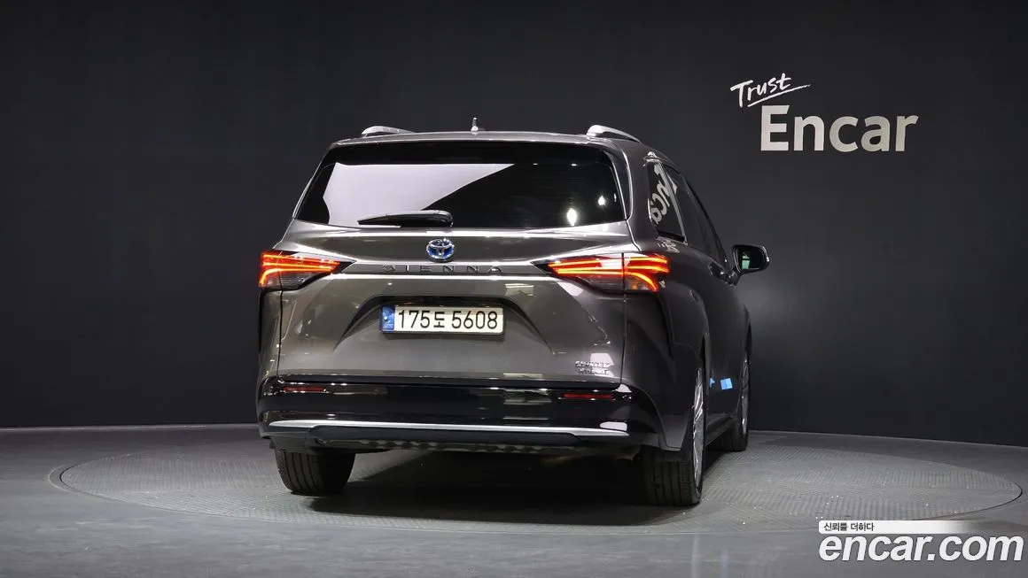Toyota Sienna 2022 из KR, фото 2