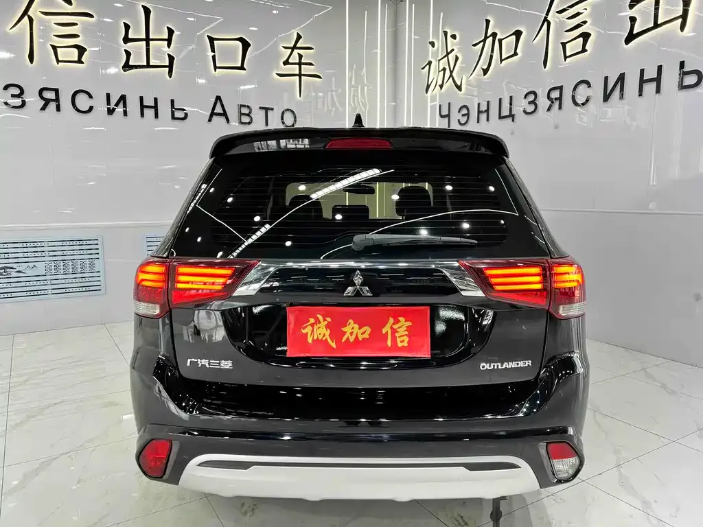 Mitsubishi Outlander — фото 5