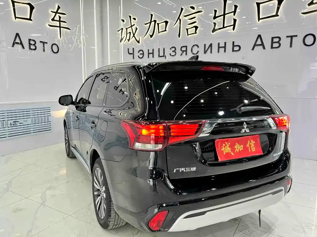 Mitsubishi Outlander — фото 7