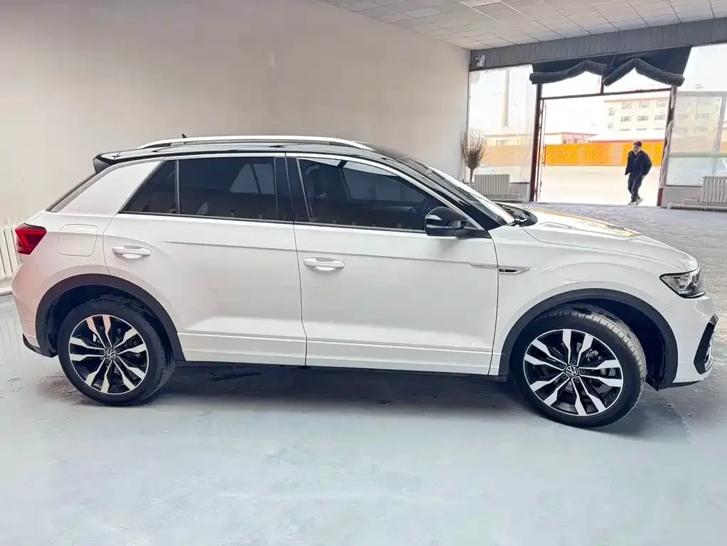 Volkswagen T-Roc — фото 10