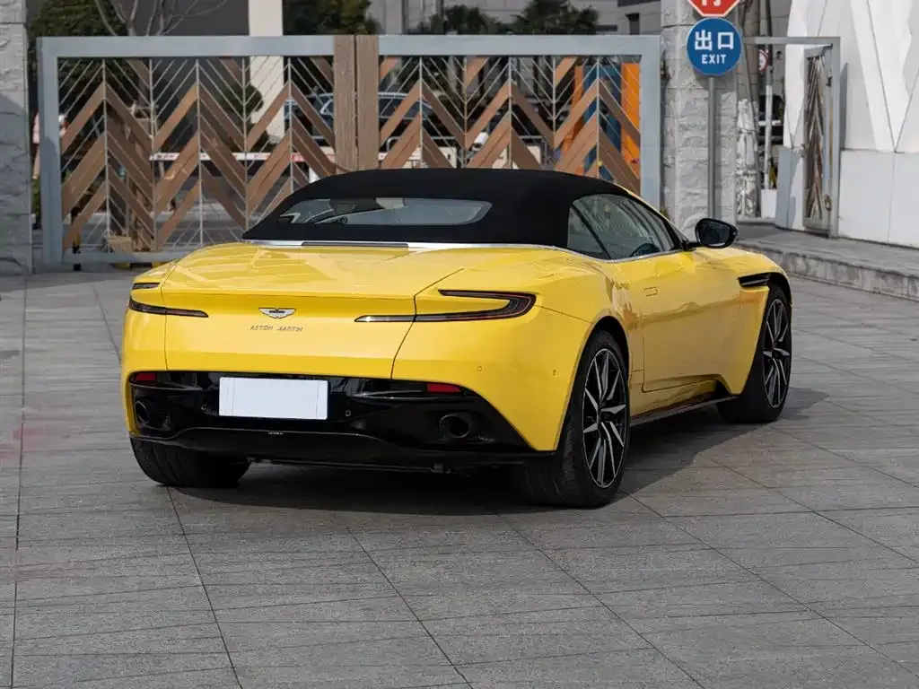 Aston Martin DB11 2021 из CN, фото 3