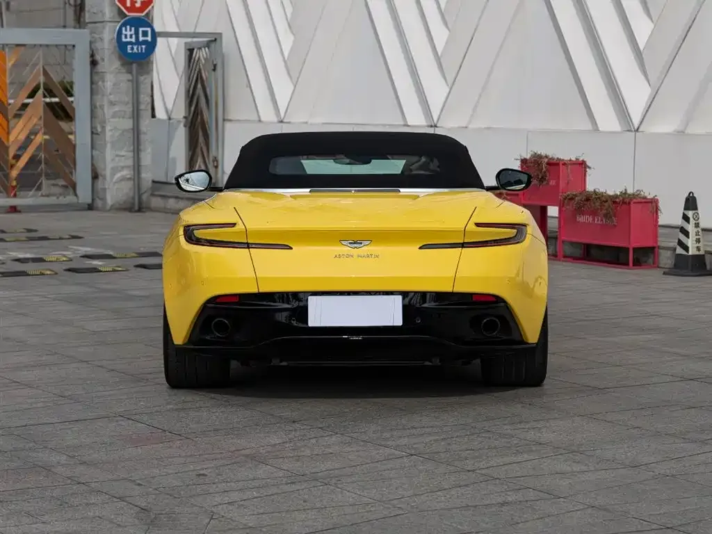 Aston Martin DB11 2021 из CN, фото 2