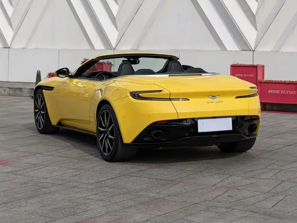 Aston Martin DB11 2021 из CN, фото 8