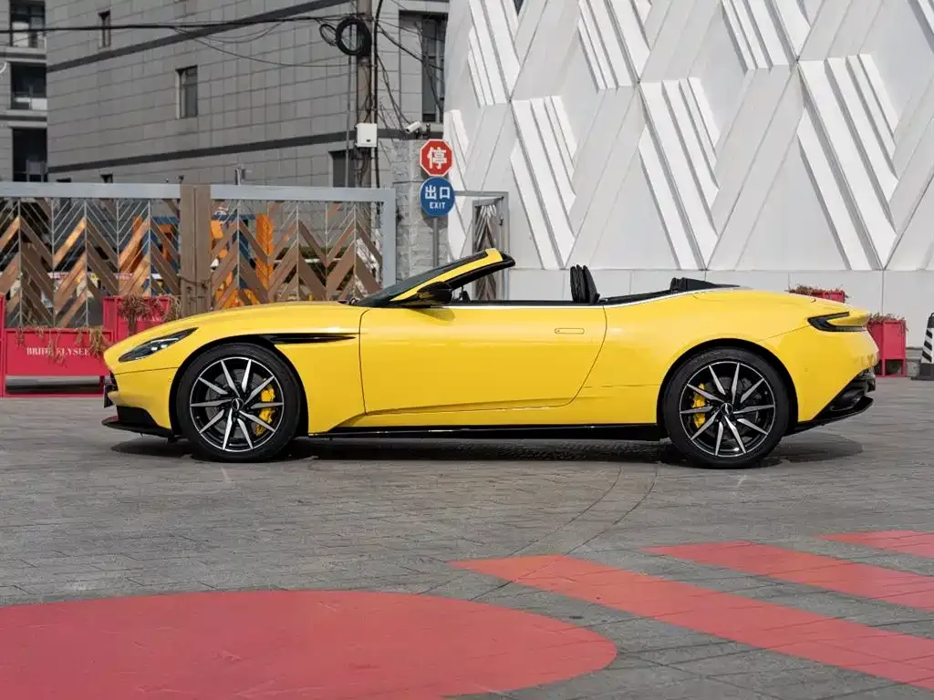 Aston Martin DB11 2021 из CN, фото 10