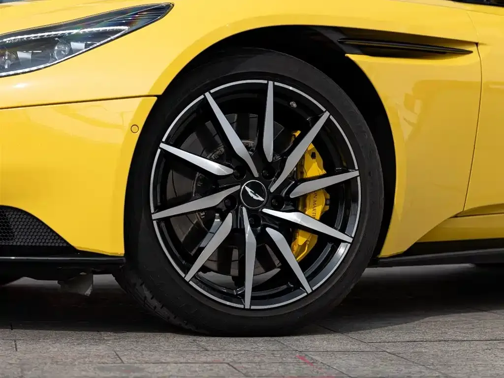 Aston Martin DB11 2021 из CN, фото 9