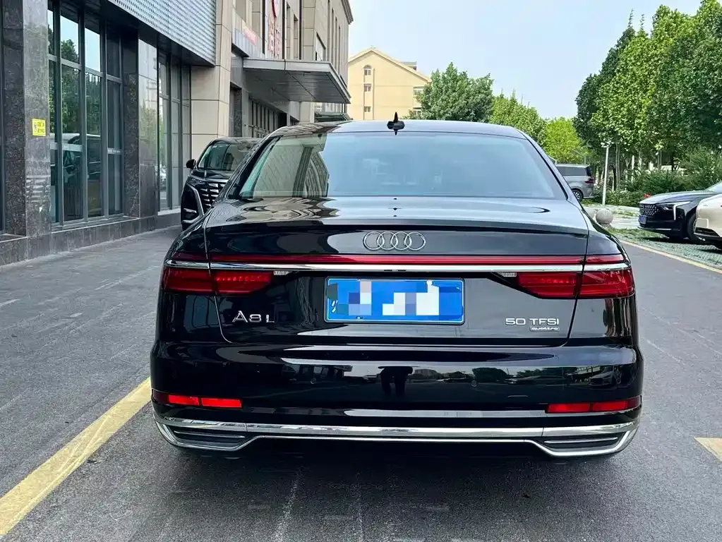 Audi A8 — фото 3