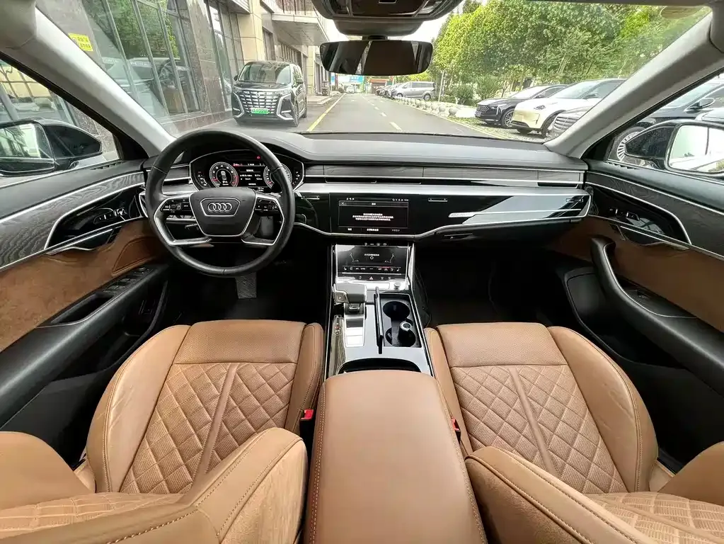 Audi A8 — фото 6