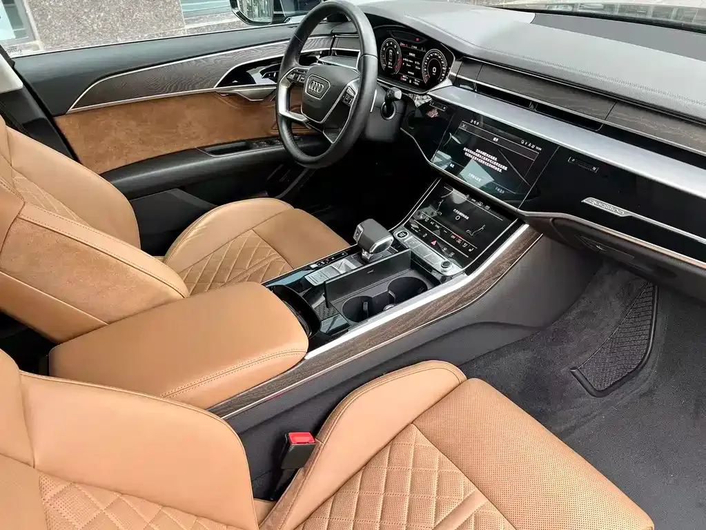 Audi A8 — фото 2