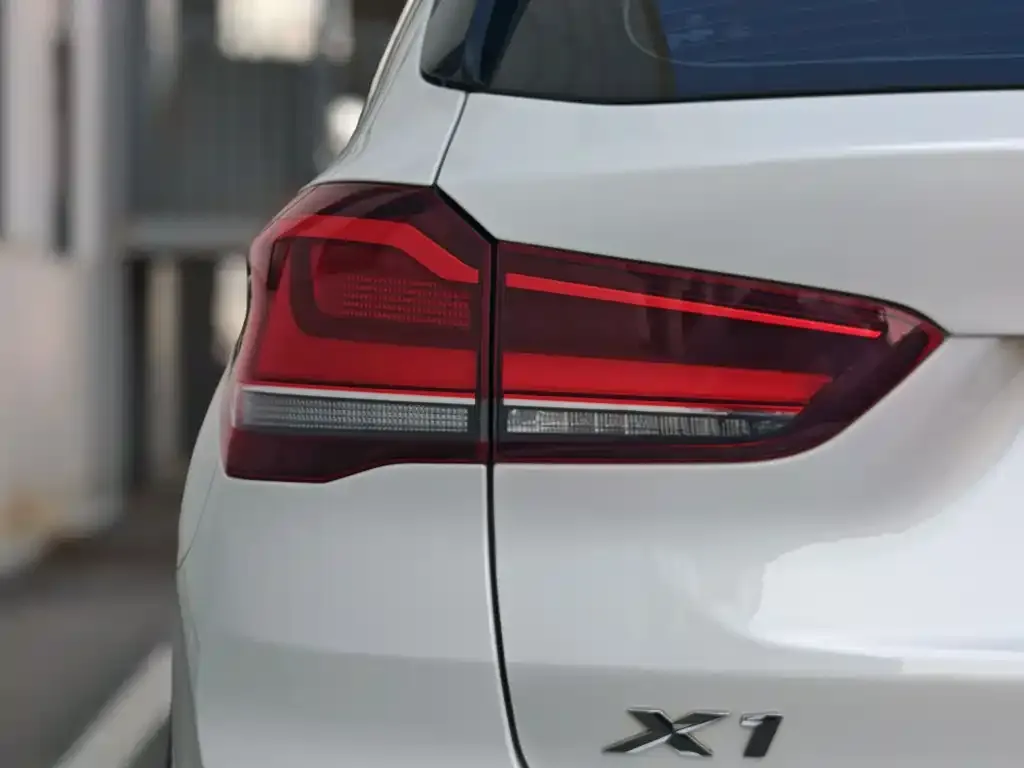 BMW X1 — фото 9