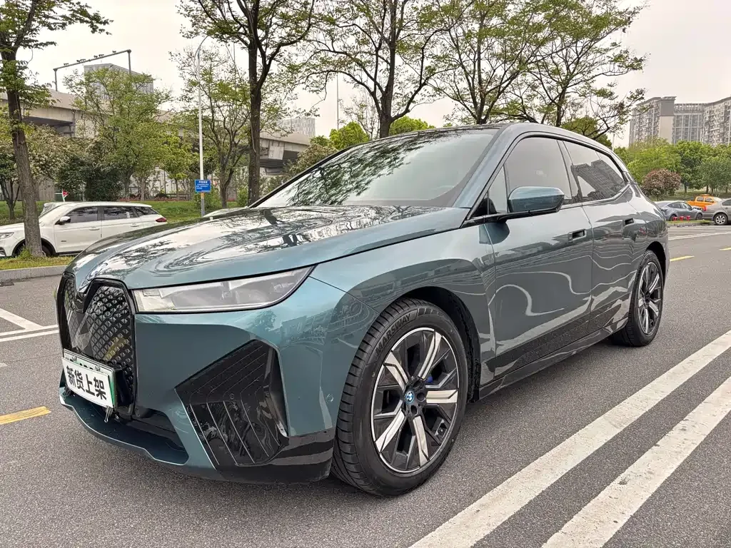 BMW iX