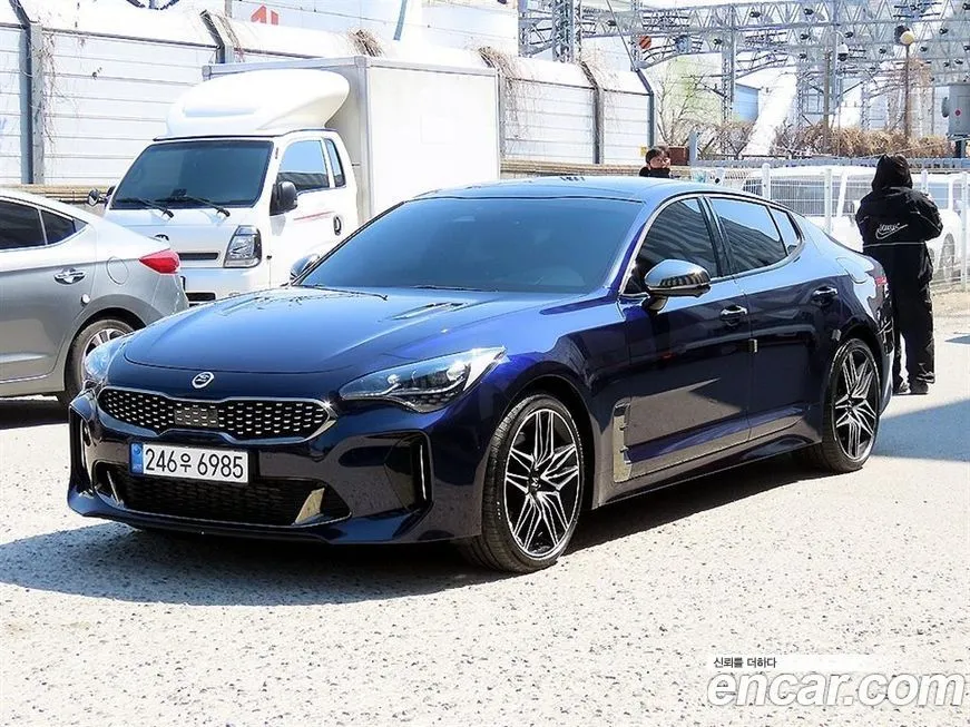 Kia Stinger — фото 1
