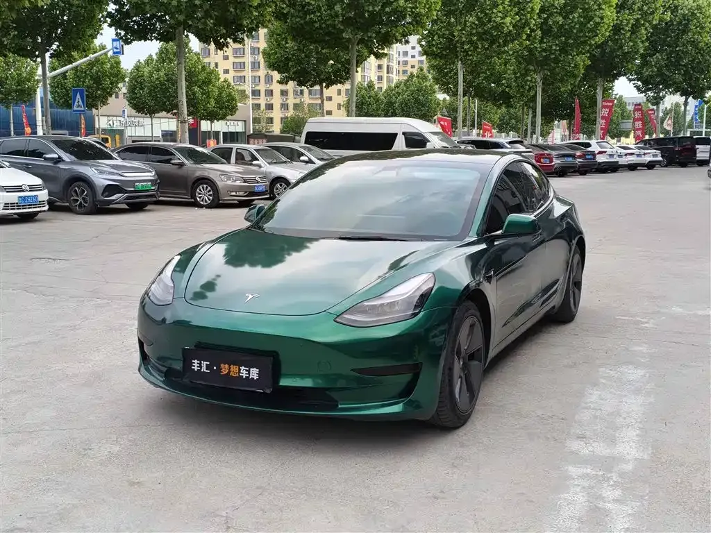 Tesla Model 3 — фото 1