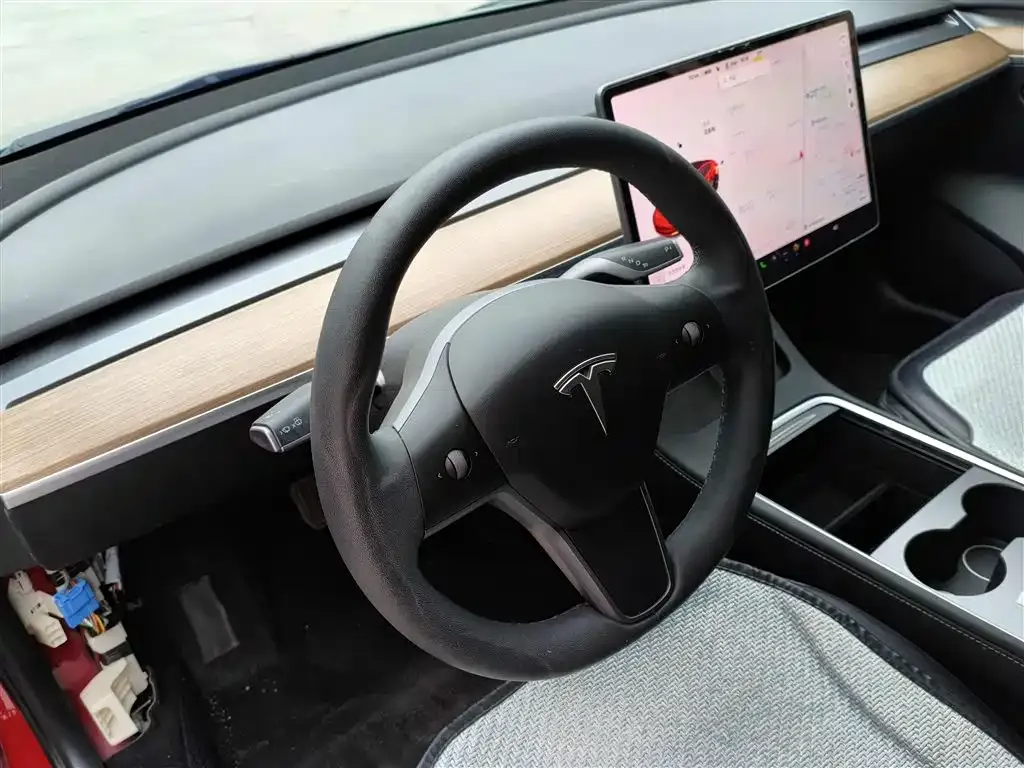 Tesla Model 3 — фото 6