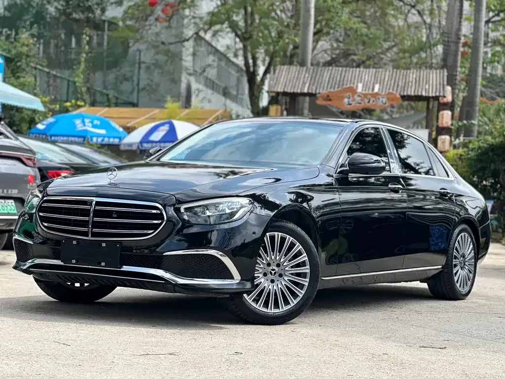Mercedes-Benz E-Class — фото 1